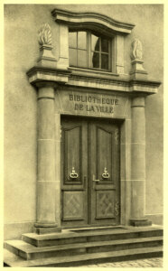 L'entrée de la bibliothèque des Dominicains à Colmar - Photo de Robert Laeuffer, prise en 1952 - Photo tirée du livre A 9504 "La bibliothèque de la ville de Colmar"